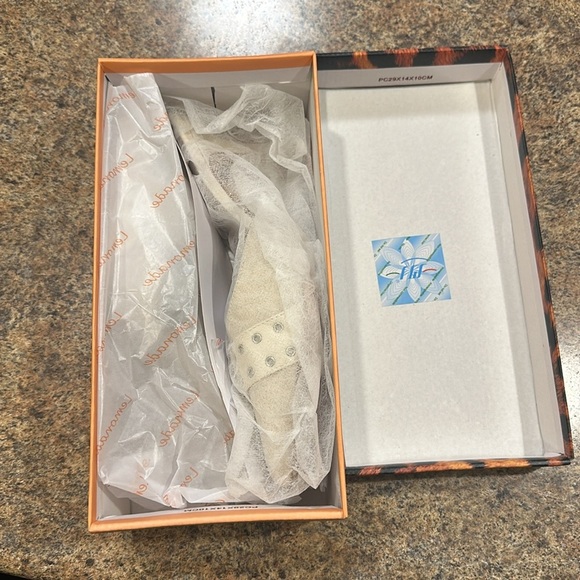 Lemonade Pointed Stiletto High Heel Slip On Beige Womens Size 6.5 - Picture 11 of 11